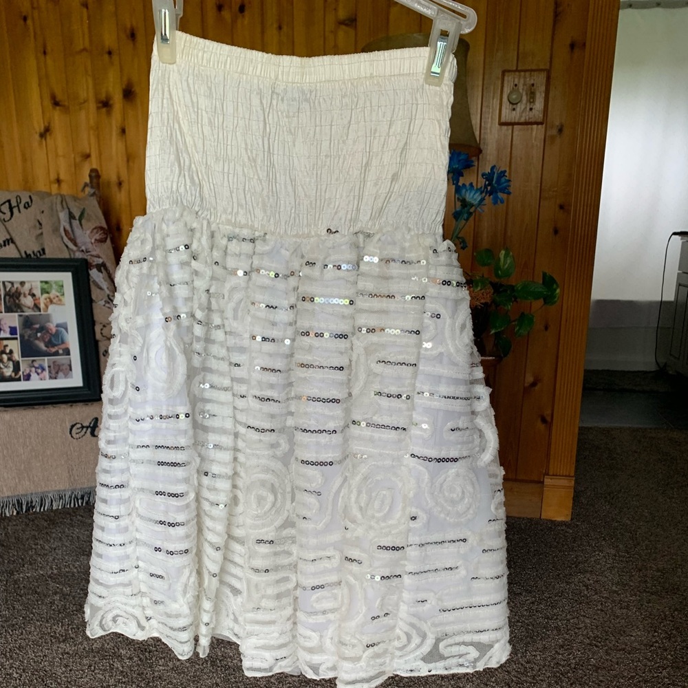 Formal Dress - Picture 3 of 6